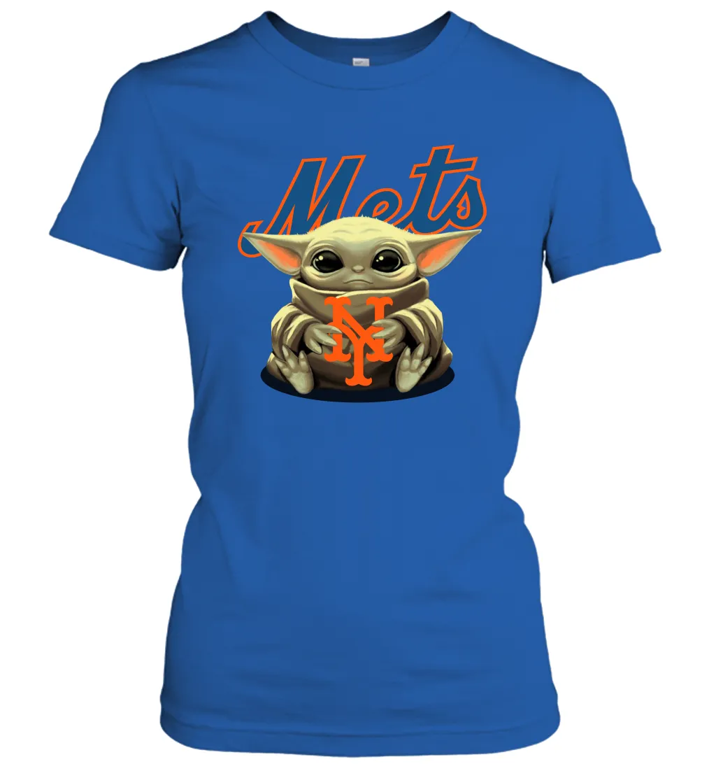 Baby Yoda Hugs Loves The New York Mets Baseball Womens T-Shirt