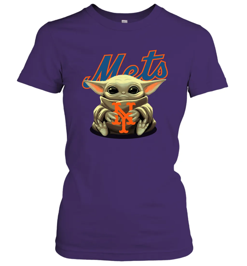 Baby Yoda Hugs Loves The New York Mets Baseball Womens T-Shirt