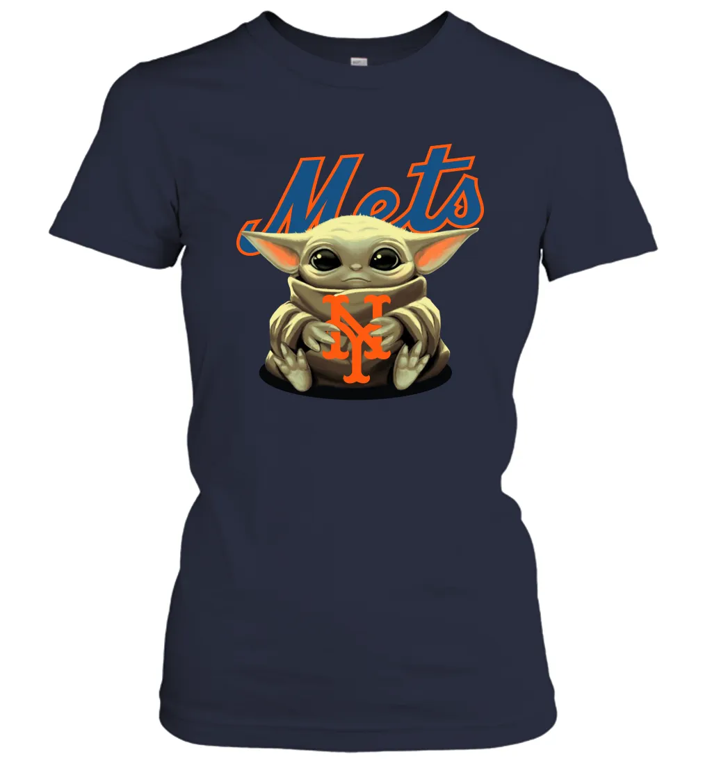 Baby Yoda Hugs Loves The New York Mets Baseball Womens T-Shirt