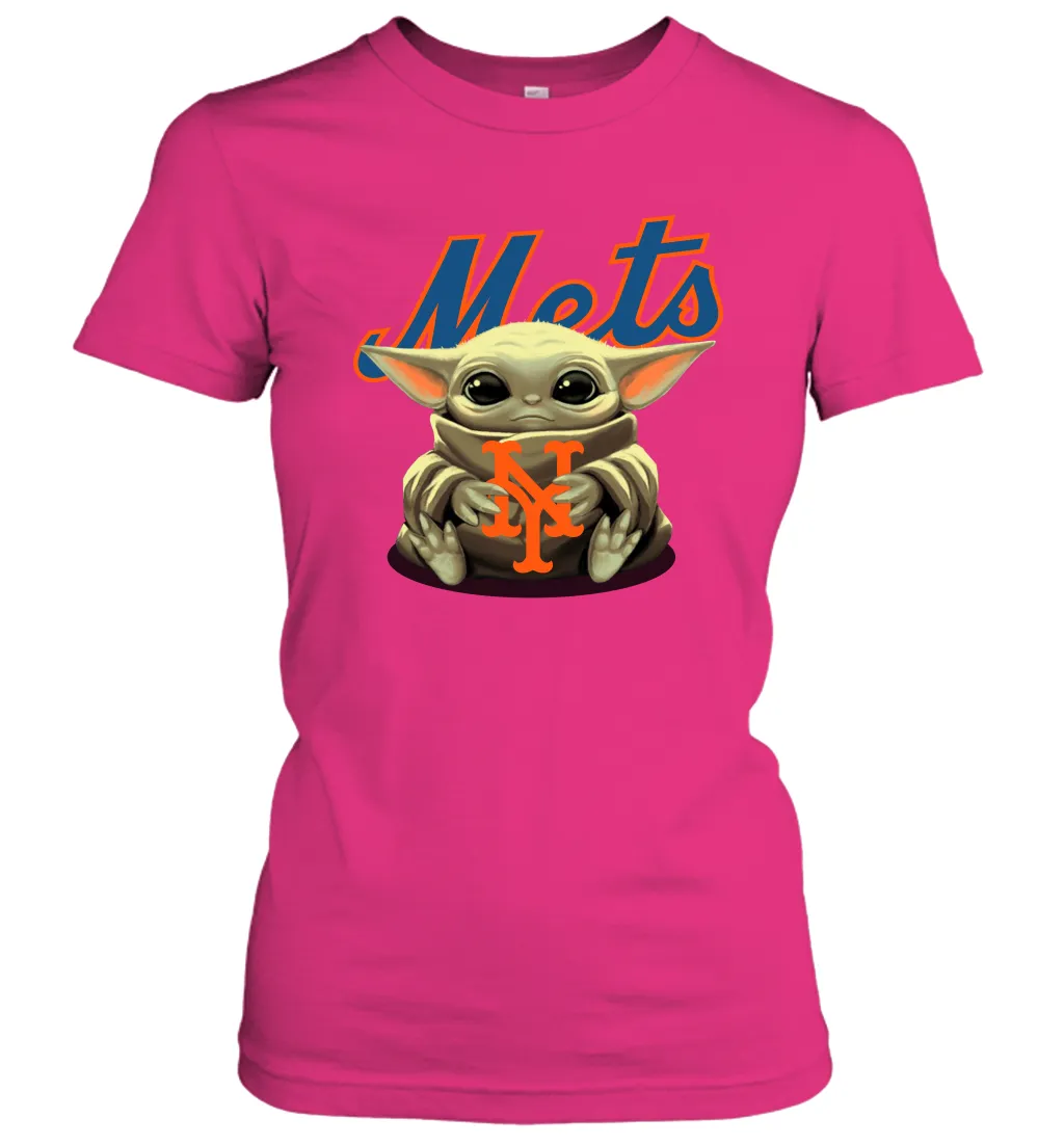 Baby Yoda Hugs Loves The New York Mets Baseball Womens T-Shirt