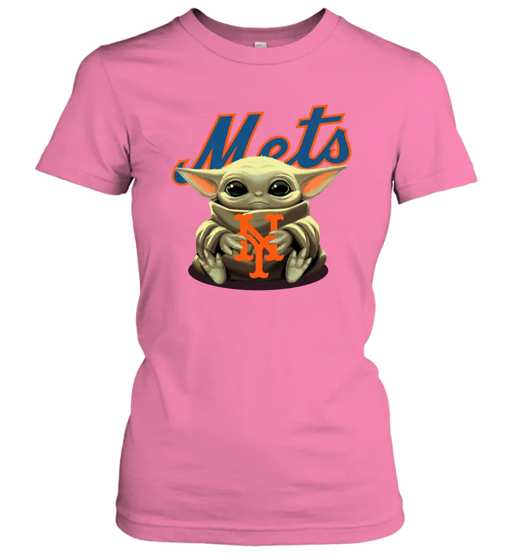 Baby Yoda Hugs Loves The New York Mets Baseball Womens T-Shirt