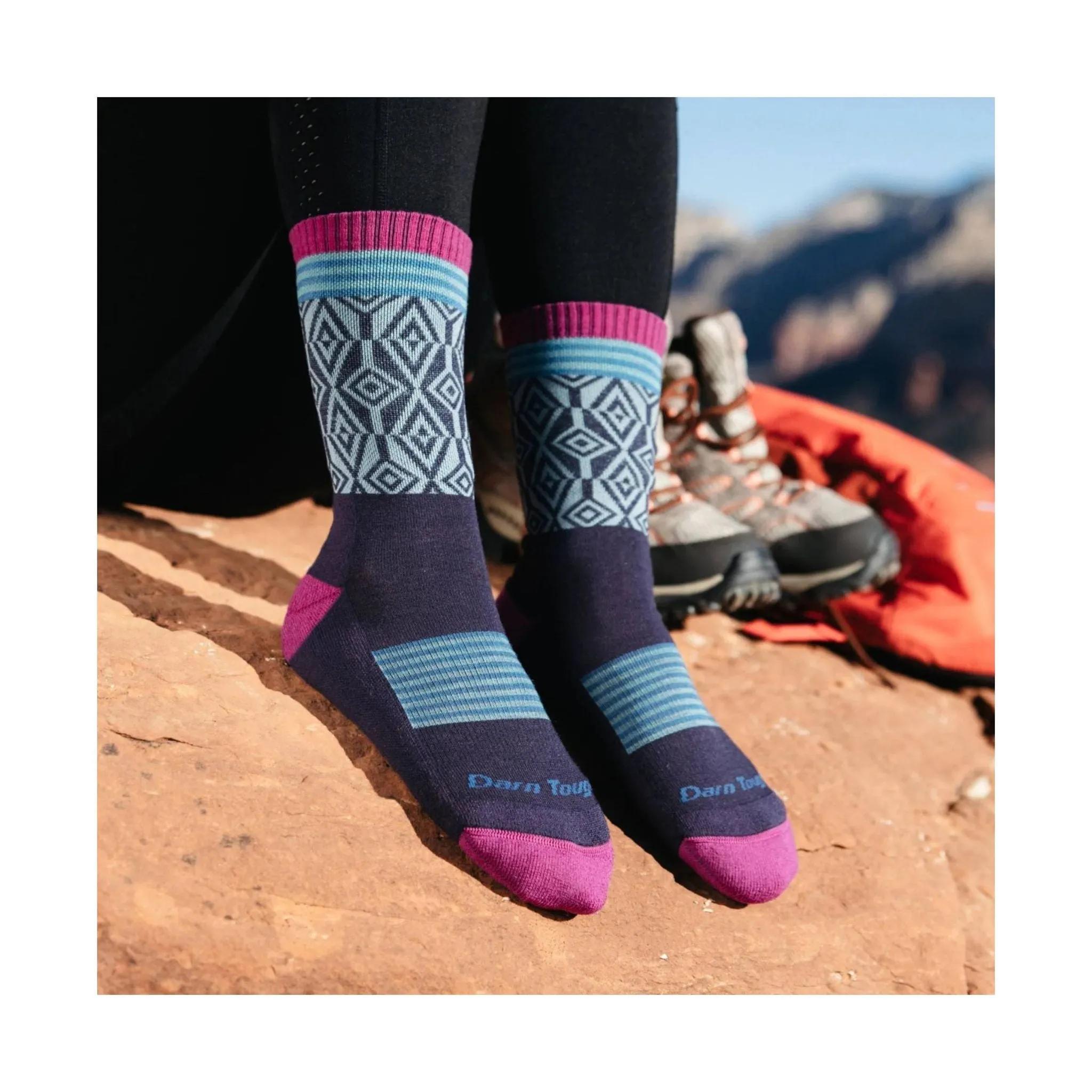 Darn Tough Vermont Women's Sobo Micro Crew Lightweight Hiking Sock - Blackberry