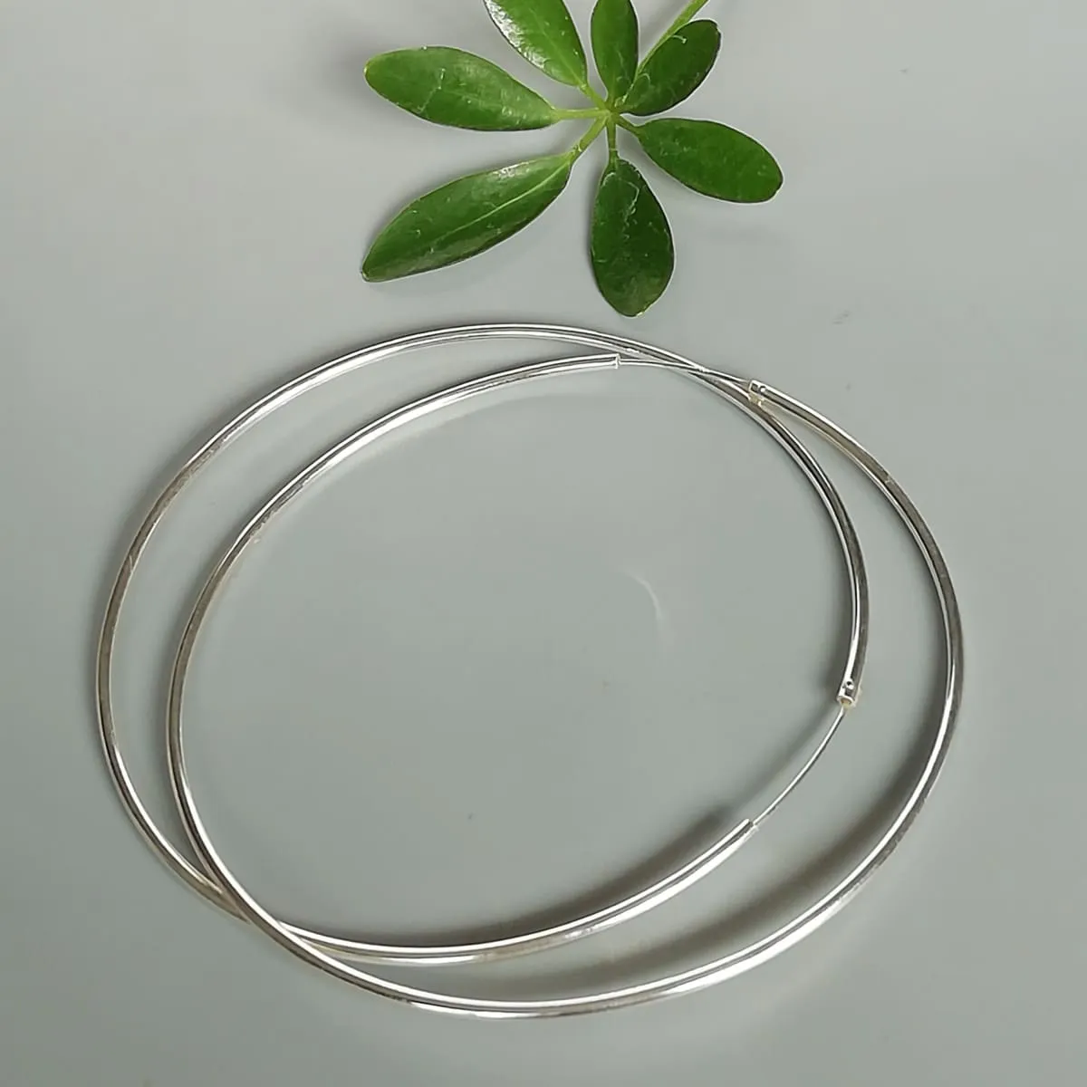 Large and light 90 mm continuous sterling silver hoops | Endless hoops | E1047