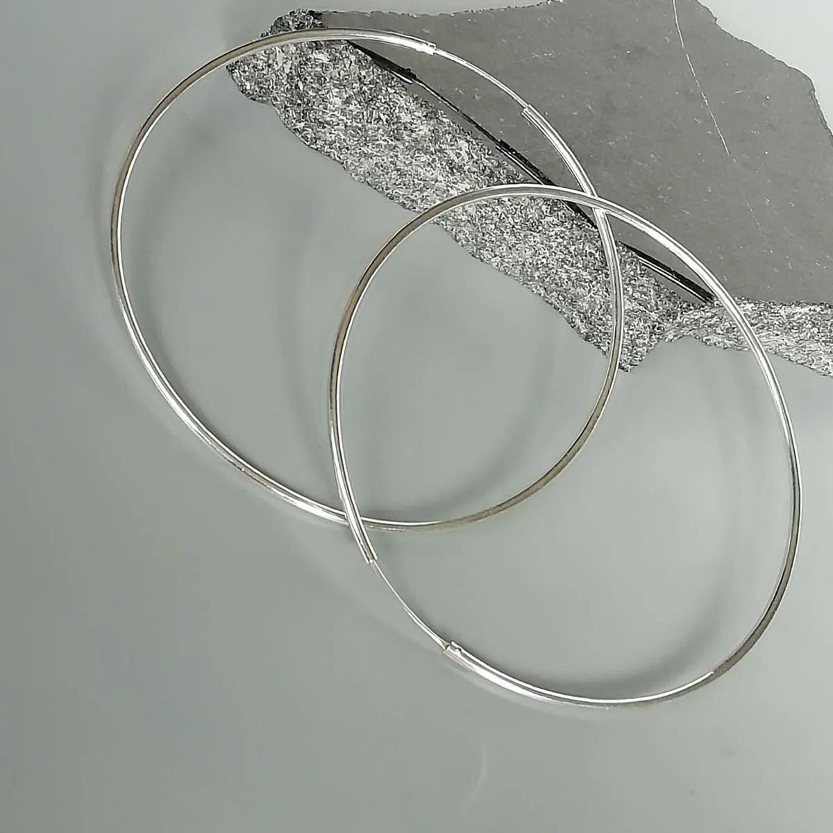 Large and light 90 mm continuous sterling silver hoops | Endless hoops | E1047