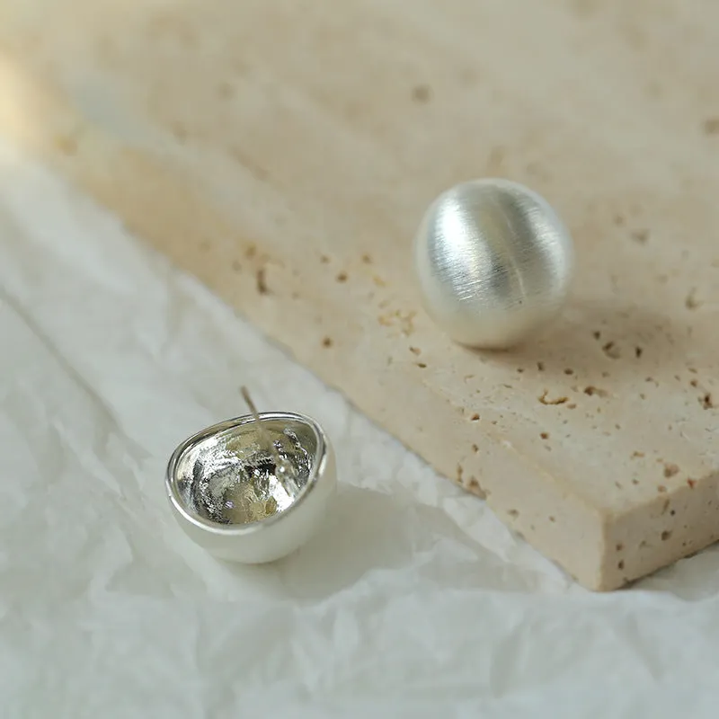 Shine brushed button earrings