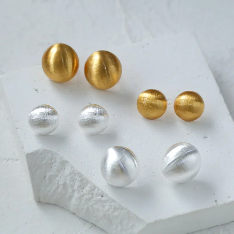 Shine brushed button earrings