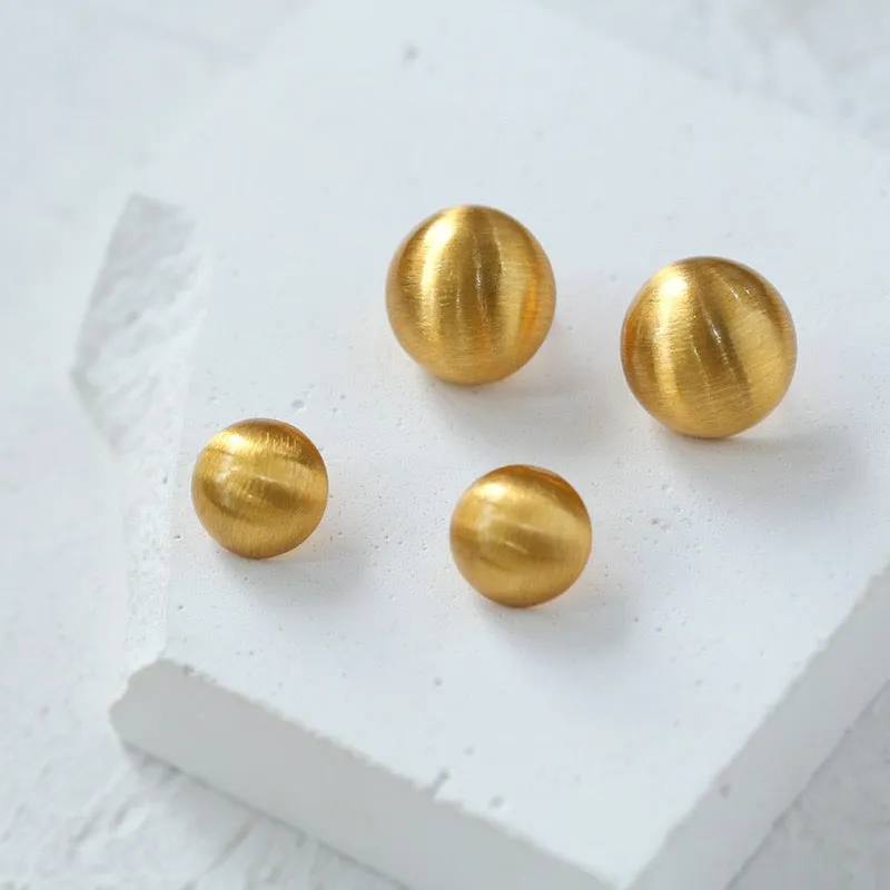 Shine brushed button earrings